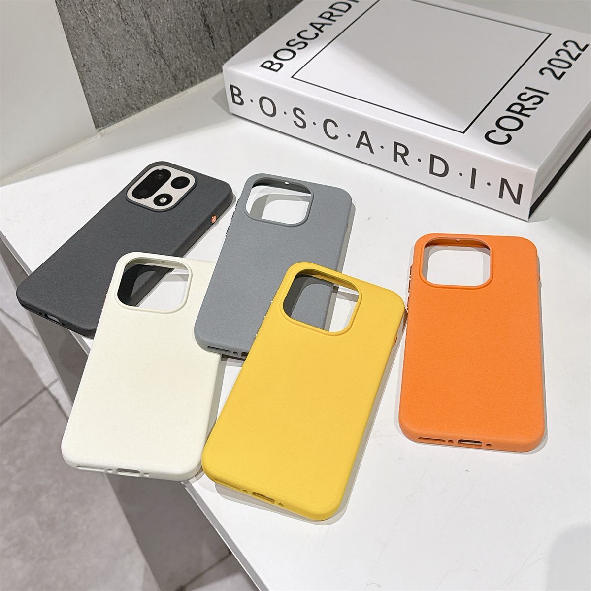 Custodia Magnetica di Lusso Ef - Matte Hard Pc Back Case recensione e prezzo